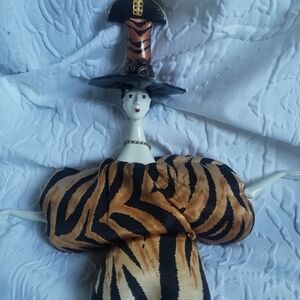 VTG PORCELAIN POUPEE MILLET DOLL BY ISABELLE